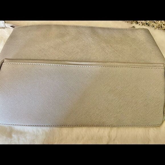 NWOT silver Isaac Mizrahi Cosmetic bag - Picture 5 of 9
